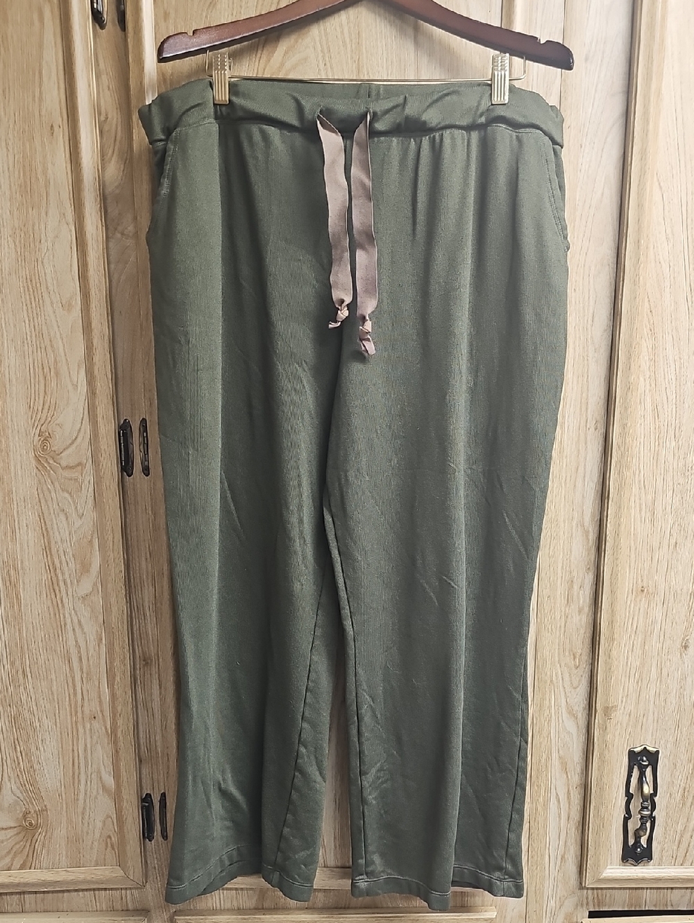Koolaburra Olive Green Drawstring Joggers with Tan Tie Size XXL